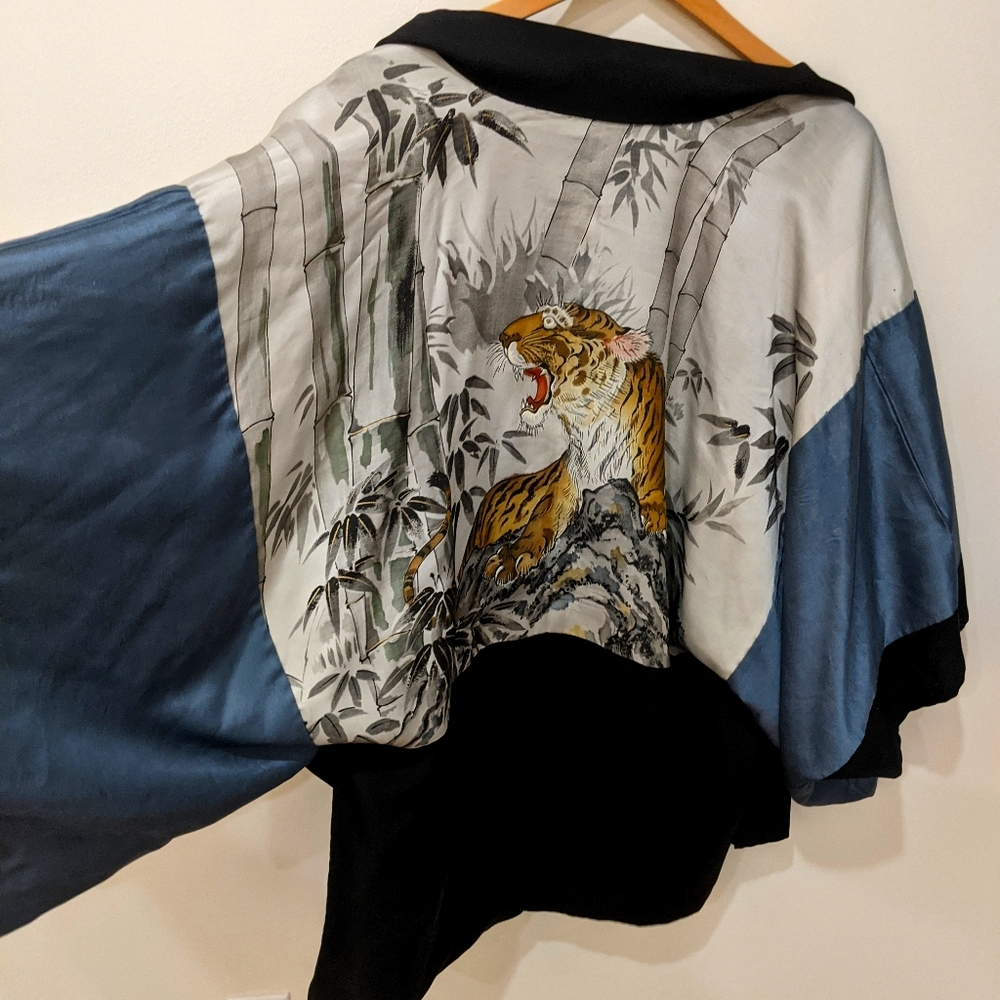 Vintage Kimono with Tiger Mural - Picture 1 of 2